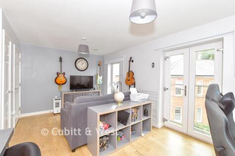 Lounge/ Kitchen