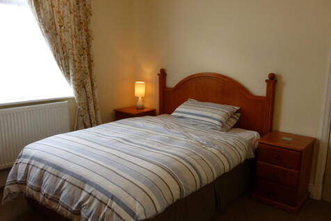 Room 4 bed.JPG