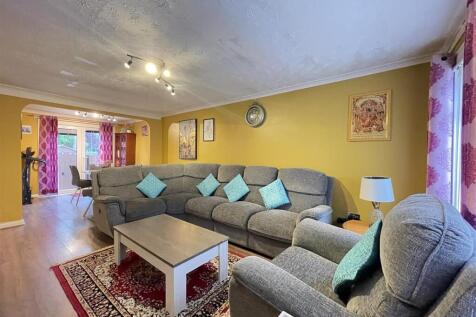 Lounge 1.JPEG