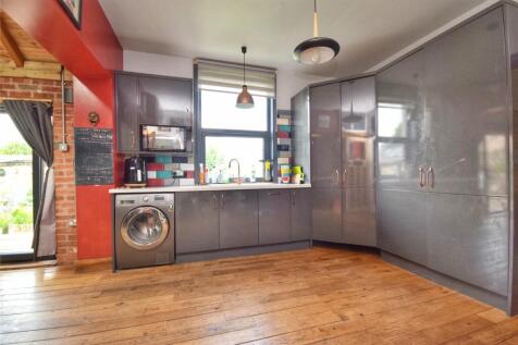 Kitchen/Dining Area
