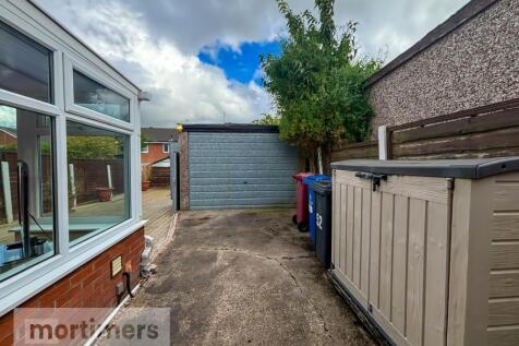 Driveway/Garage