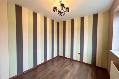 Bedroom 3/Dining Roo