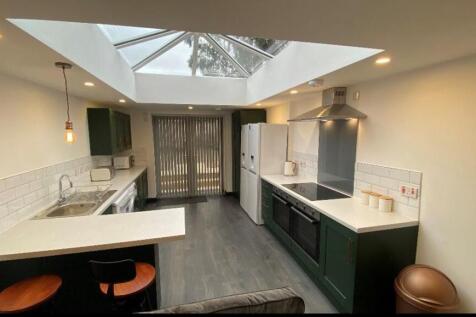 Kitchen 2.jpg