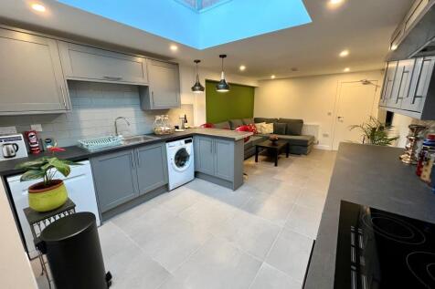 87 St Margaret Road - Kitchen and Lounge.jpeg