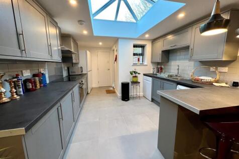 87 St Margaret Road - Kitchen.jpeg