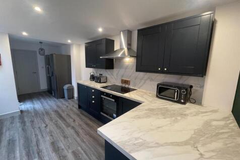 Kitchen 2.jpg