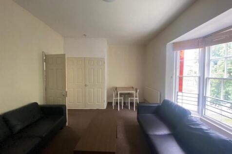 Lounge 1.jpg