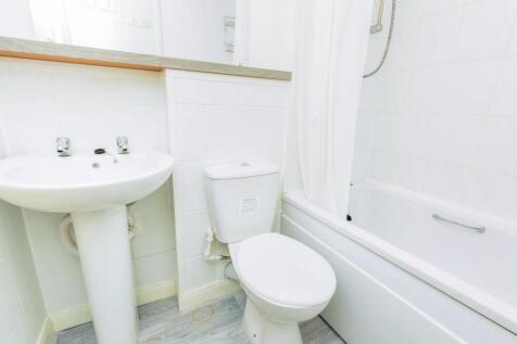 Bathroom (Main)