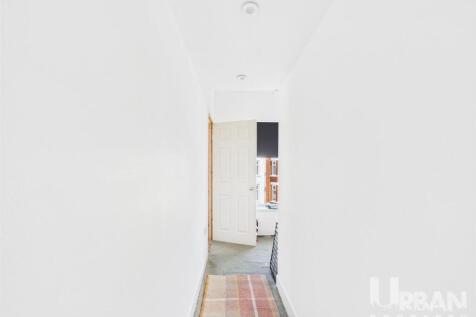 CAM03038G0-PR0159-STILL012.jpg