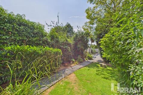 CAM03038G0-PR0172-STILL010.jpg