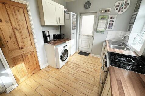 Kitchen 2.jpg