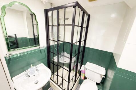 En-Suite Bathroom