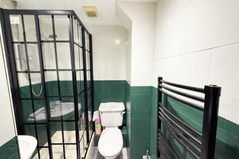 En-Suite Bathroom