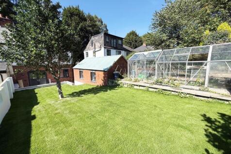 Rear Garden (2).jpg