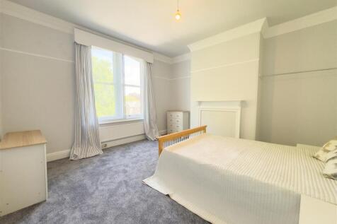 BEDROOM 1 PIC 2.jpg