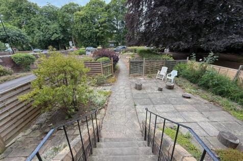 FRONT GARDEN.jpg