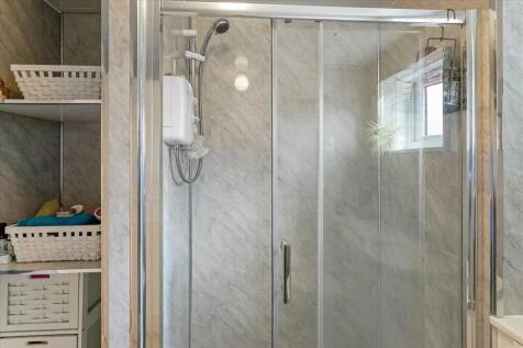 Shower Room (2)