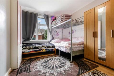 Bedroom One (3)
