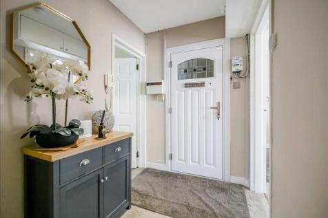 Entrance Hallway (2)