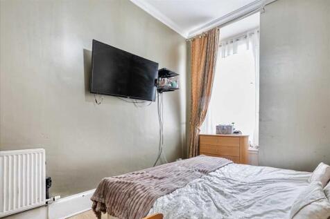 Bedroom One (3)