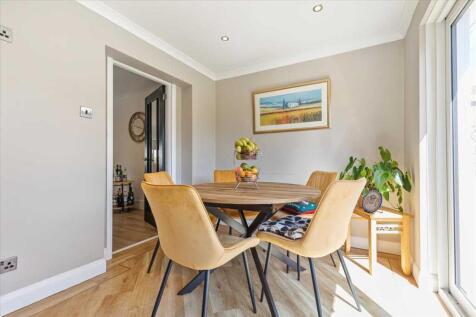 Dining Area (2)