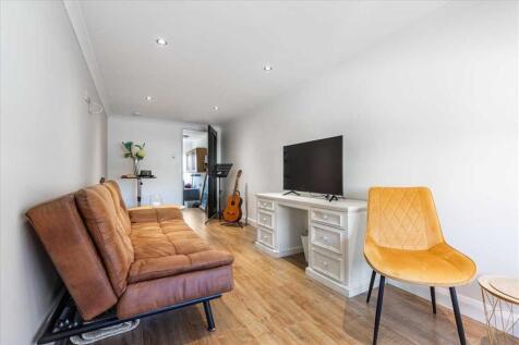 Family Room (2)