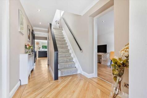 Entrance Hallway (2)