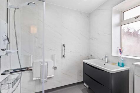 Main Bathroom (2)