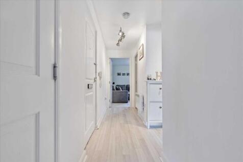 Entrance Hallway (2)