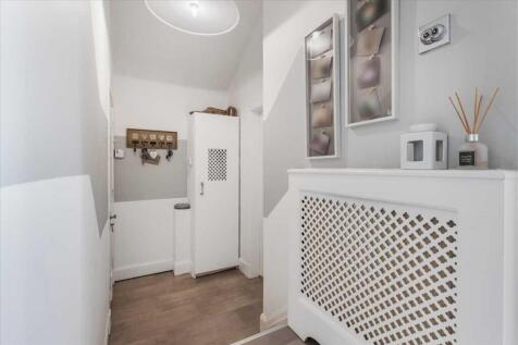 Entrance Hallway (2)