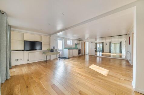 Open plan living room &amp; Kitchen