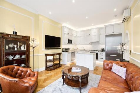 Reception/Kitchen