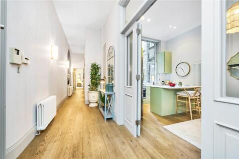 Hallway/Kitchen