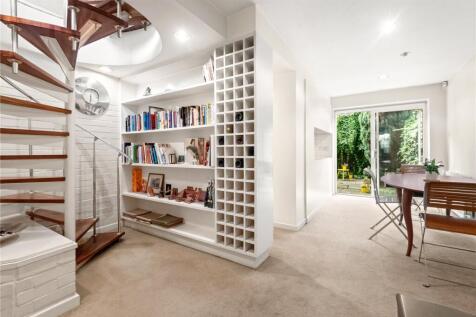 Foyer/Dining Area