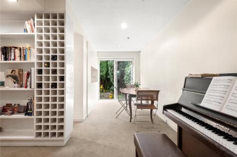 Foyer/Dining Area
