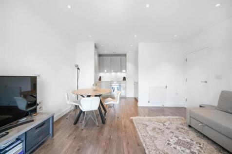 Dining/kitchen