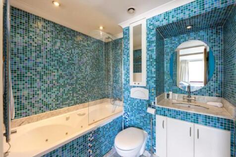 Ensuite Bathroom.jpg