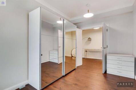 Ensuite Bedroom 2.jpg