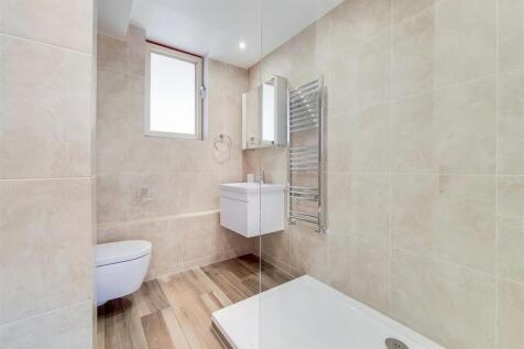 10_Main Ensuite-0.jpg