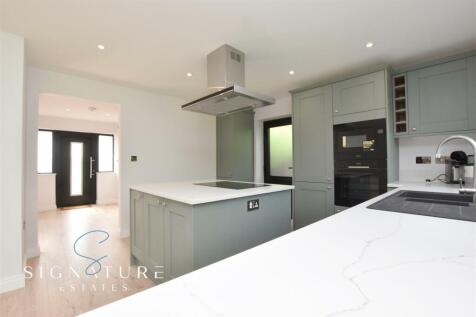 Kitchen 2.jpg