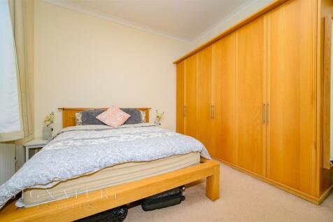LeavesdenCourt34of83.jpg