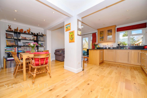 Kitchen/ Dining Room