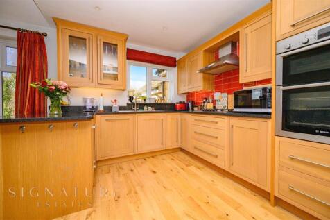 Kitchen/ Dining Room