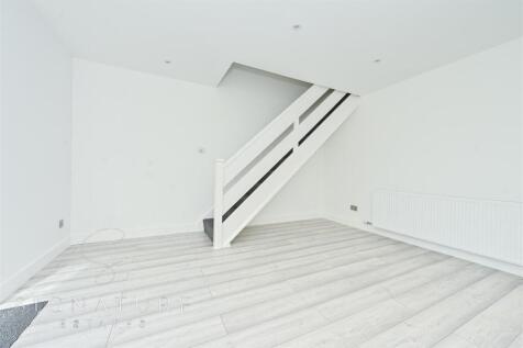 Lounge/Stairs