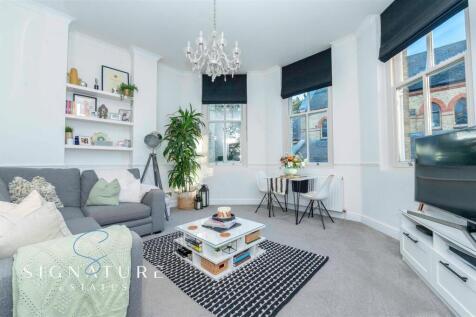 Living Room 1 (3).jpg