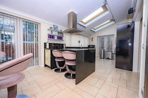 Kitchen/ Dining Room/ Breakfast Room