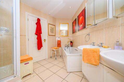 Bathroom/ Shower Room