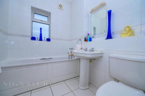 Bathroom/ Shower Room