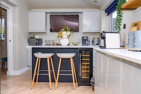 Kitchen/ Breakfast Room