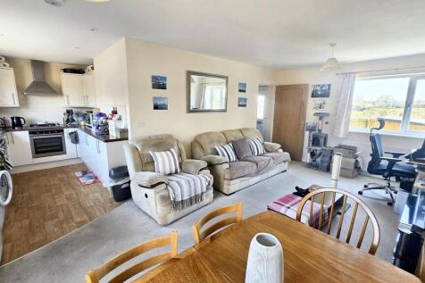 Living Room / Open Plan Kitchen